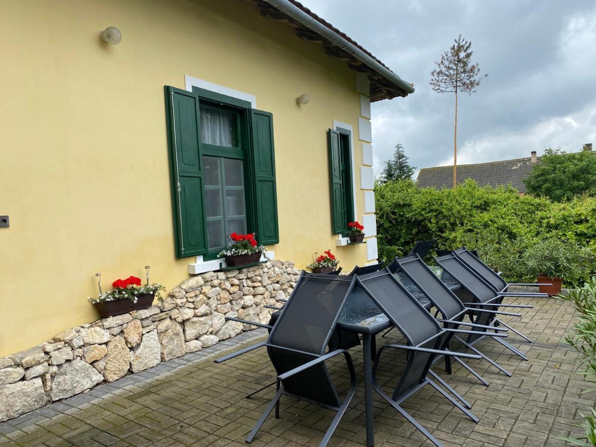 Vendektanya Vendeghaz Hotel Tapolca Exterior photo